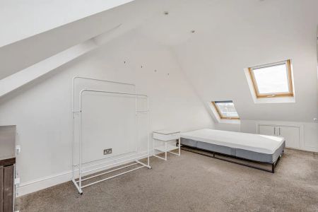 3 bedroom house in London - Photo 4