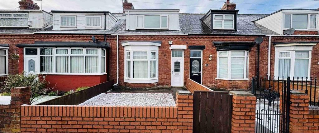 3 bedroom terraced house to rent - Photo 1