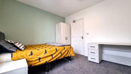 4 bedroom private hall to rent - Photo 2