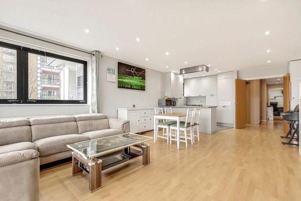 3 bedroom flat to rent - Photo 1
