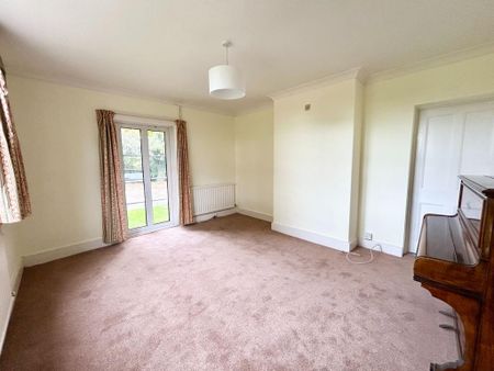 4 bedroom detached house to rent - Photo 2