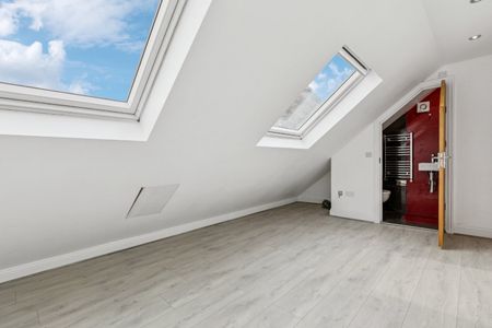 St. Leonards Road, East Sheen, London, SW14 - Photo 2