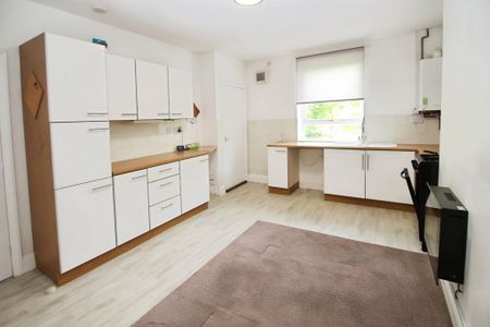 2 bedroom terraced house to rent - Photo 5