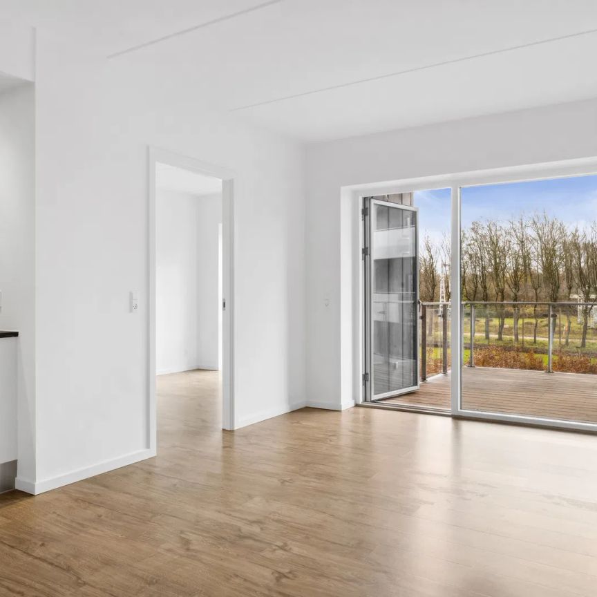 Lys og funktionel lejlighed med altan i Nørresundby - Photo 1