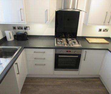 2 bedroom semi-detached house to rent - Photo 6