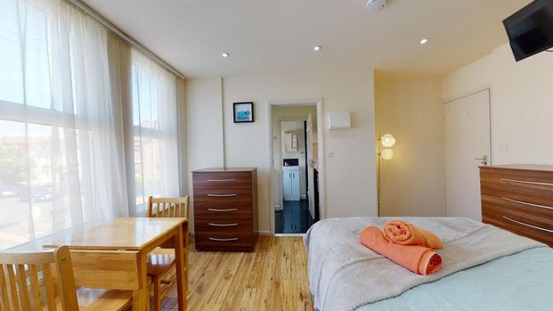 Studio to rent - Photo 1