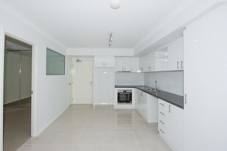 Low Maintenance 2 Bedroom, 2 Bathroom Apartment! - Photo 5