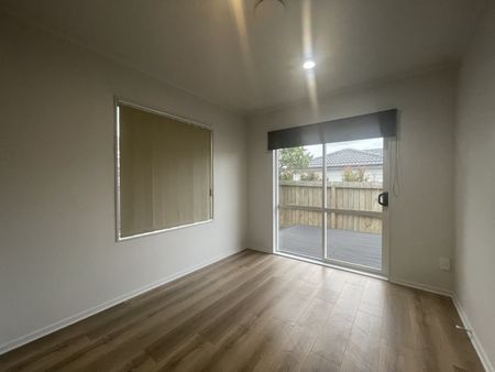 Fully renovated single level 4 Bedroom home - Photo 4
