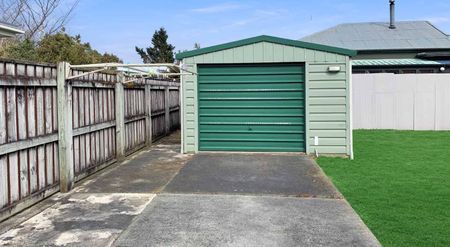 WOODVILLE - 2 BEDROOMS - Photo 2