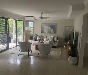 Bedroom with individual study room and bathroom - Photo 1