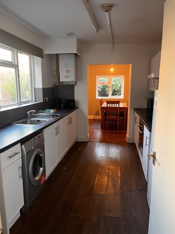 Room in a Shared House, Thackeray Road, SO17 - Photo 5