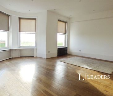 2 bedroom apartment to rent South Terrace, Littlehampton, West Suss... - Photo 3