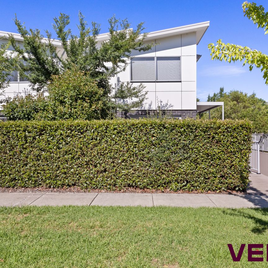 Spacious 2-Bedroom, 2-Bathroom Townhouse in the prime Inner North Suburb of O'Connor - Photo 1