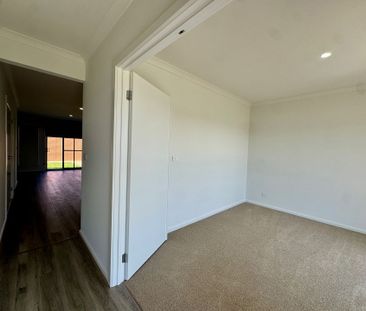 Modern Comfort Meets Effortless Living - Photo 4