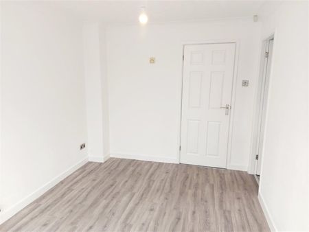 4 Bedroom House - Detached - Photo 4