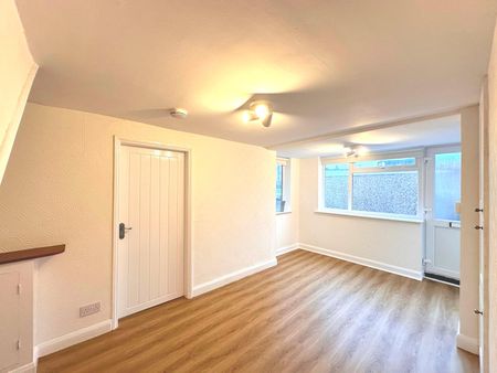 Beautifully-renovated 2 bed semi detached house in Boston, Lincs. - Photo 2