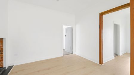 Refreshed 3 bedroom home in flood free location - Photo 2