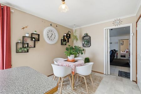 Four Bedroom Family Home - Photo 5