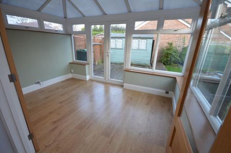 3 bedroom end of terrace house to rent - Photo 2