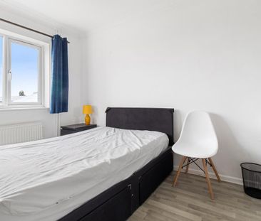 4 bedroom semi-detached house to rent - Photo 5