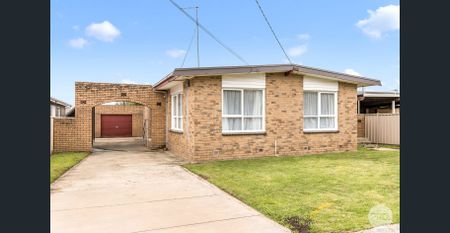 Spacious & Secure Family Home in Wendouree - Photo 3