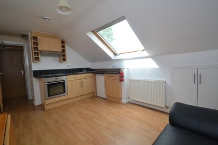 3 bedroom flat to rent - Photo 5