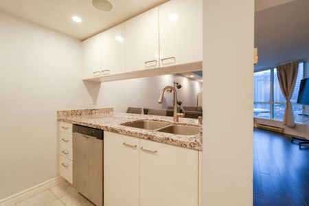 For Lease - 38 ELM Street Unit# 613, Toronto, Ontario - Photo 3