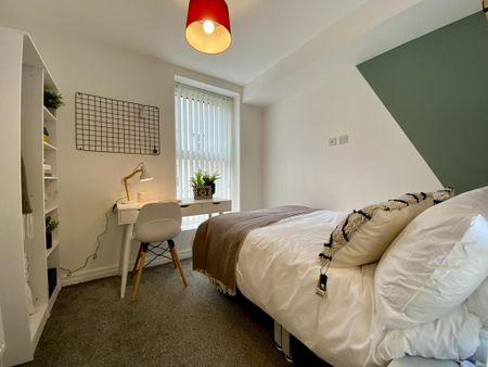 3 bedroom flat to rent - Photo 3