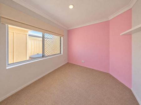 Spacious Family Home with Pool&excl; - Photo 4