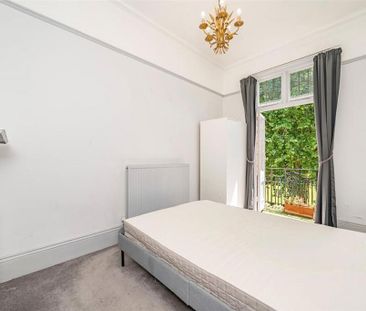 3 bedroom flat to rent - Photo 3