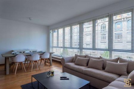 Gerenoveerd en modern gemeubeld appartement drie slaapkamers. - Foto 2