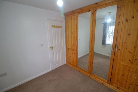 3 bedroom mews to rent - Photo 2