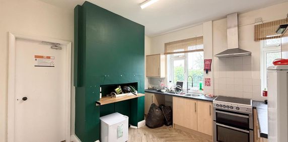 5 bedroom semi-detached house to rent - Photo 2