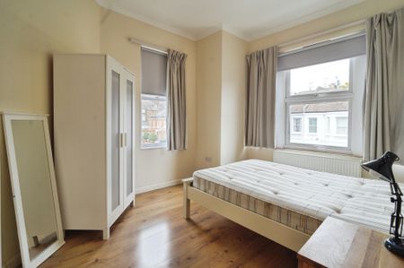 3 bed terrace house, SW12 - Photo 3