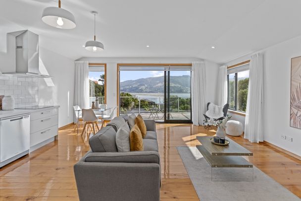 Architectural beauty with stunning views - Photo 1