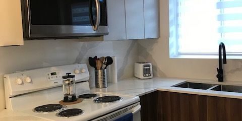 Grand 4 1/2 Meublé Et Entièrement Rénové - Photo 3