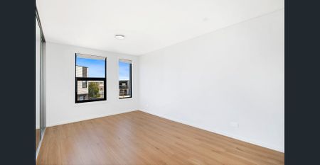 Modern & Bright 3-Bedroom Townhouse in Glenfield - Photo 2