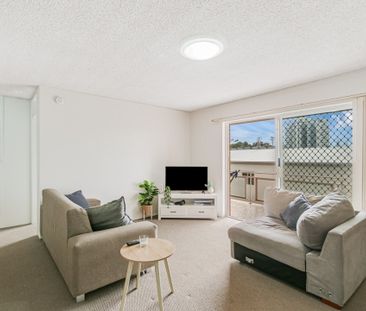 ELEVATED UNIT OVERLOOKING COOLANGATTA - Photo 4