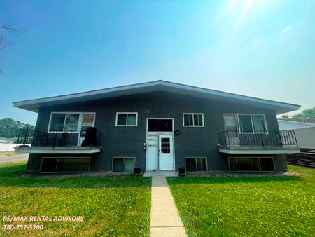 #3 11839 45 Street Northwest - Photo 2