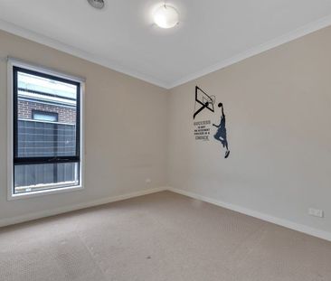 Impressive family home! - Photo 2