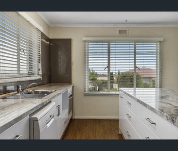 Family Home in Brighton - Photo 6