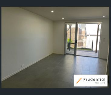 Urban Style Meets Suburban Tranquility - Photo 1