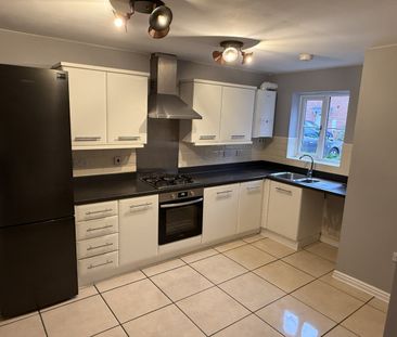 2 Bed End Terrace, Surrey Drive, CV3 - Photo 3