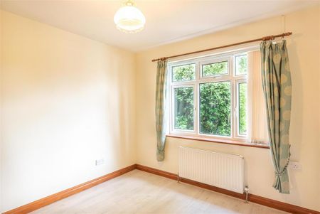 2 bedroom detached bungalow to rent - Photo 2