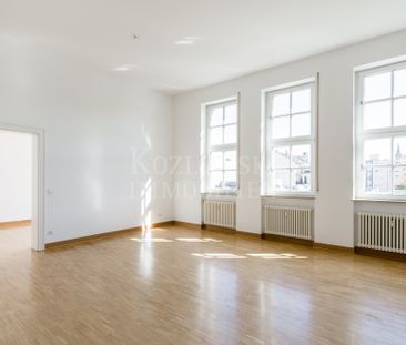 Im historischen Bankgebäude – Großzügiger 5-ZKB-Altbau mit EBK, Bal... - Foto 1