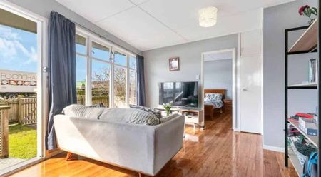 Sunny 2BR Avondale Living - Pets OK! - Photo 4