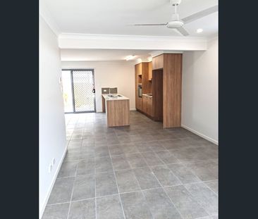 3 BEDROOM 2 BATH TOWNHOUSE WITH DUCTED AIR - Photo 4