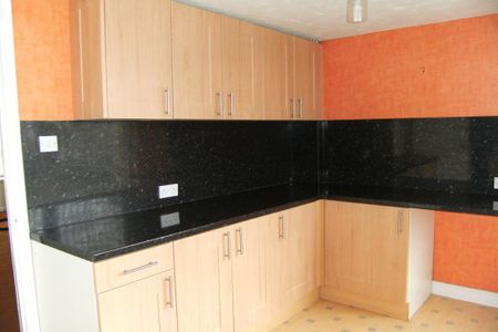 3 bedroom terraced house to rent - Photo 5