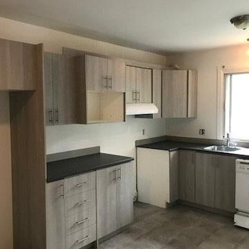 APPARTEMENT 4-1/2 - 2 CHAMBRES - INTERNET/CABLE/STATIONNEMENT - Photo 4