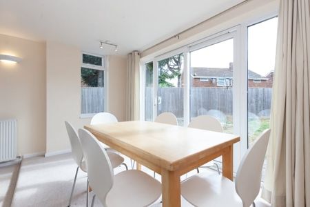 Beechey Avenue, Marston - Photo 2